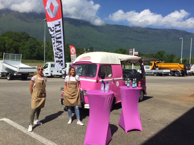 RENAULT TRUCKS FRANCE RECONDUIT L OP RATION FOOD TRUCKS Renault renault-trucks-france-reconduit-l-op-ration-food-trucks-renault