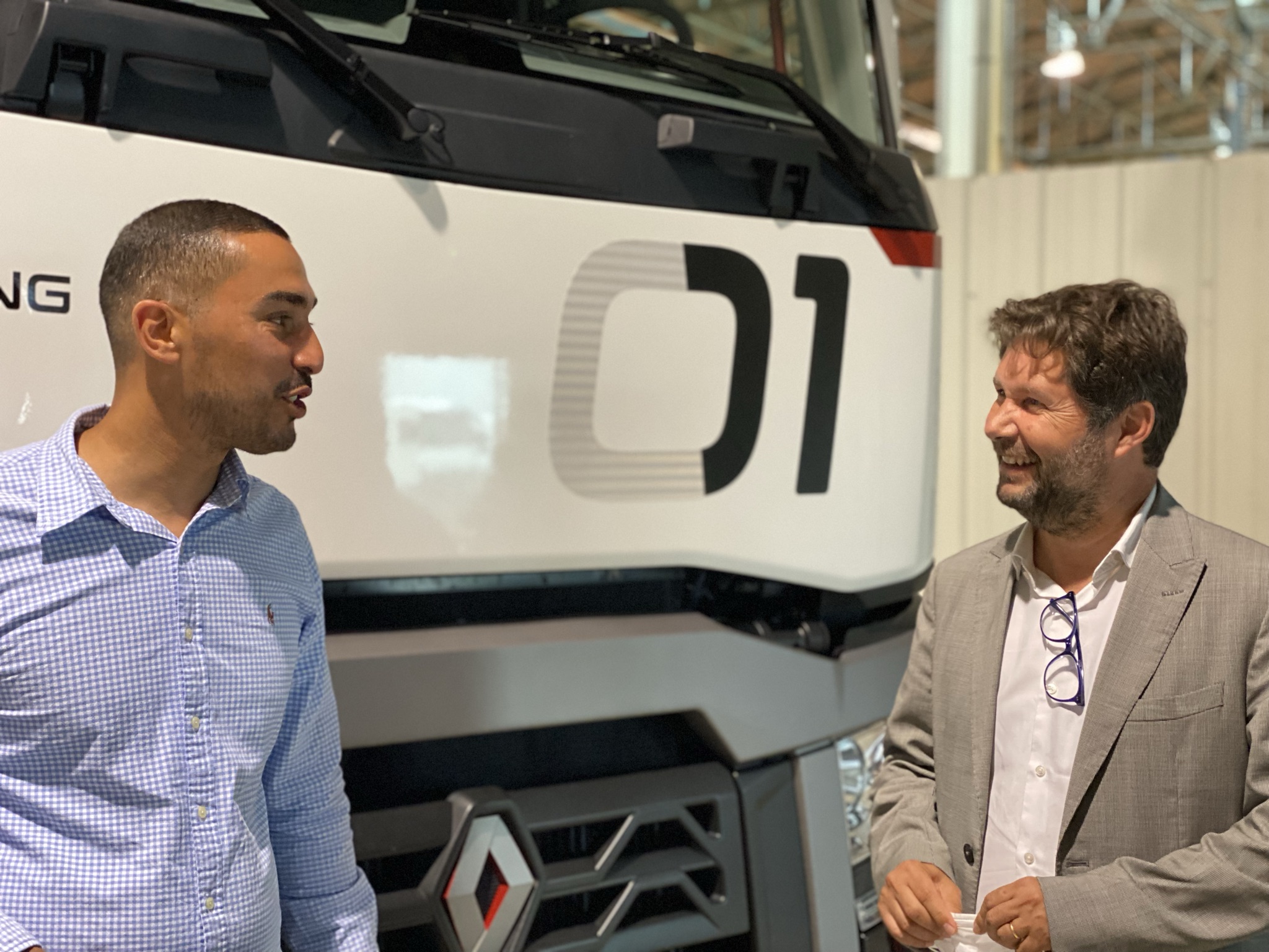 Mohamed Kebabi, dg de Transmo, et Christophe Martin, dg de Renault Trucks France
