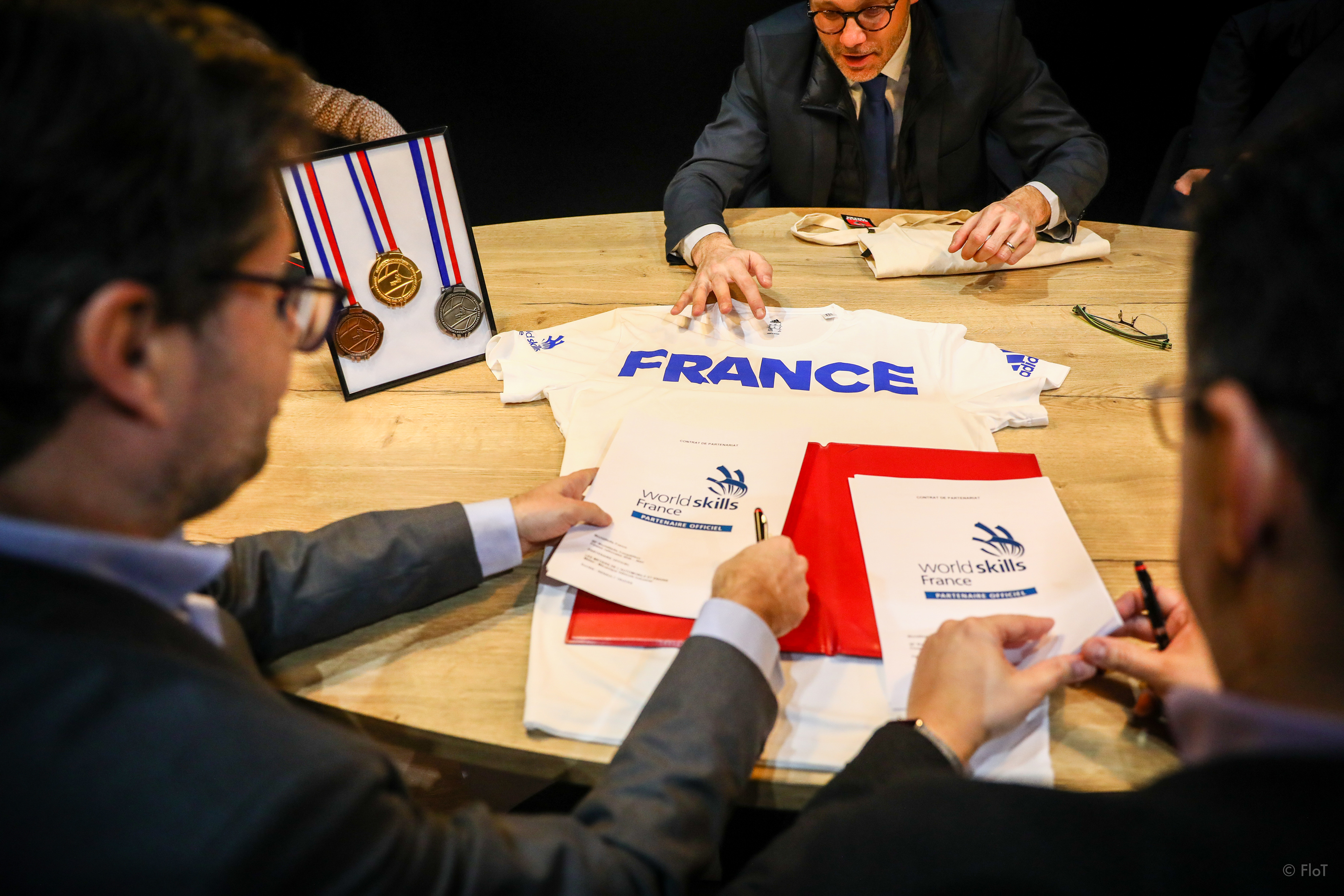 Signature du partenariat entre WorldSkills France et Renault Trucks France 