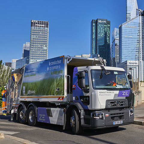 Le Renault Trucks D Wide Z.E. en version benne à ordures ménagères à Neuilly