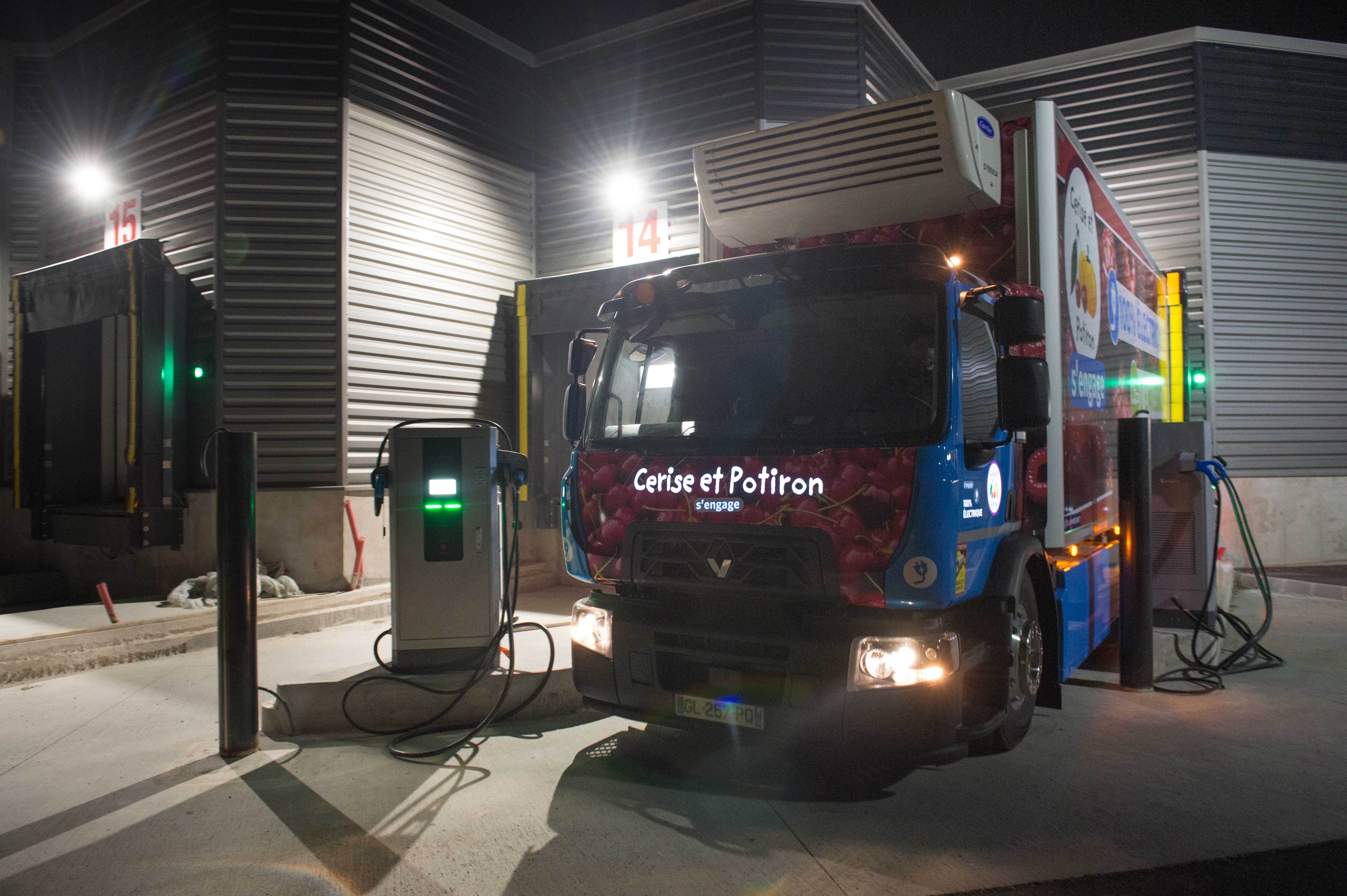 Deux camions 100 % électriques Renault Trucks D Wide intègrent la flotte de Cerise & Potiron