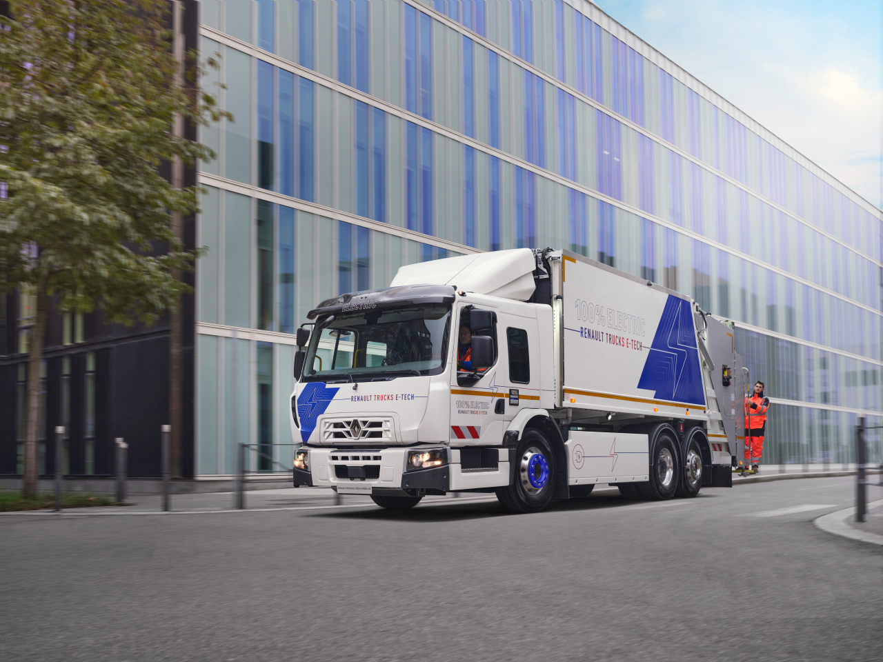 Des camions électriques Mack en bennes à ordures ménagères à New-York