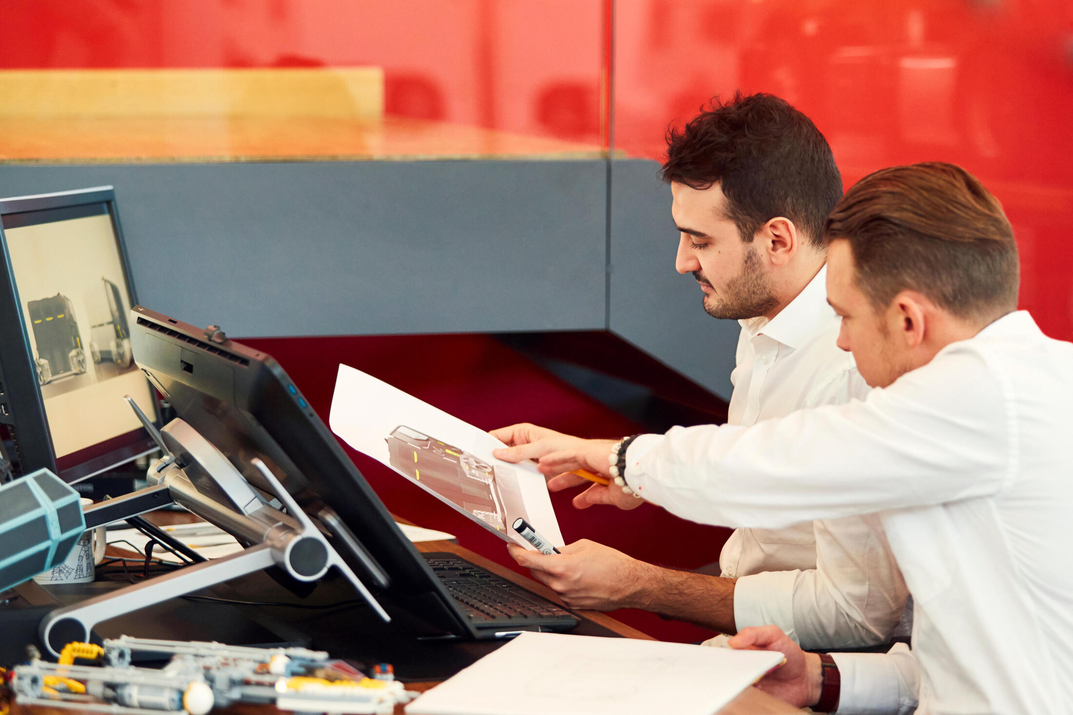 Renault Trucks Collaborateurs au travail dans les bureaux du Design