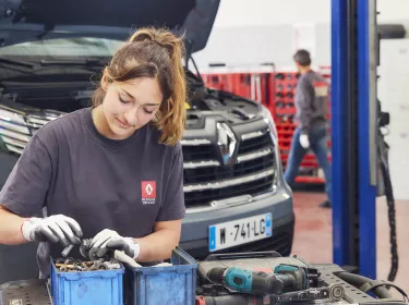 Renault Trucks France aux côtés de ses distributeurs et réparateurs agréés qui nouent des partenariats avec des CFA français