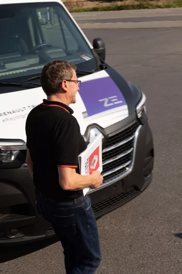 Laurent, gestionnaire administratif chez Dubreu dans l'établissement Renault Trucks d'Houplines