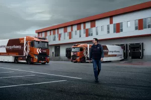 Model year 2025 : Renault Trucks T High Smart Racer in a logistics centre; lifestyle (Renault Trucks bodywarmer, Renault Trucks hoodie)