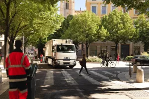 Renault Trucks E-Tech D Wide on the streets of Lyon - new facelift with GSR equipment