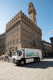 Renault Trucks D Wide Z.E. de 26 tonnes destiné à la collecte des déchets dans la capitale de la Toscane