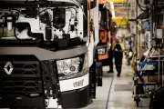 La chaîne de montage de l'usine de camions Renault Trucks à Bourg-en-Bresse
