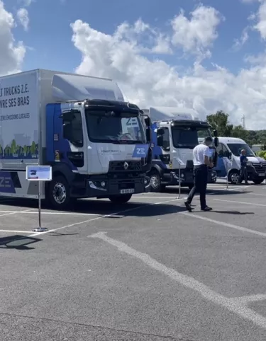 La gamme Z.E. 100 % électrique de Renault Trucks lors des Blainville Day ZE au sein de l'usine normande du constructeur français