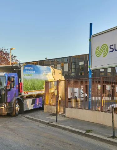 Suez commande 10 Renault Trucks D Wide Z.E. équipés d'une benne à ordures ménagères