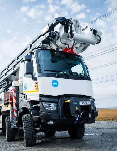 Une nouvelle plateforme élévatrice sur Renault Trucks K 8x8 chez RTE