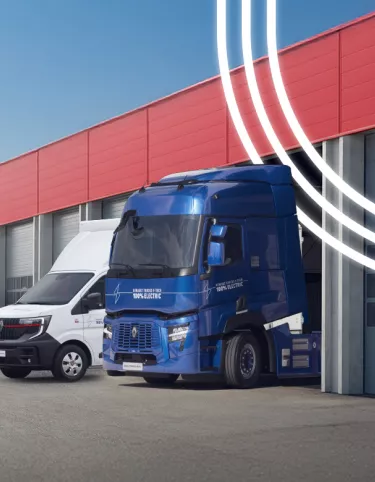Camion et utilitaire Renault Trucks stationnés devant un atelier au bardage rouge, sous un ciel bleu, avec des lignes lumineuses blanches en surimpression