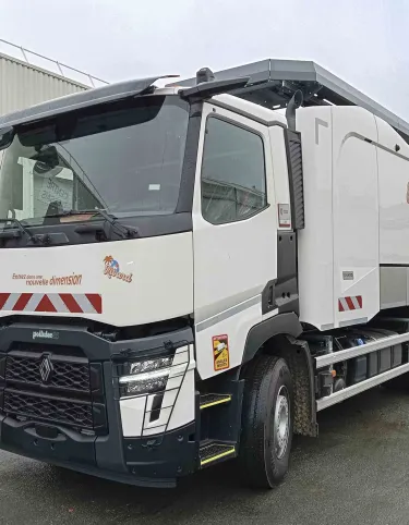HYDROCUREUSE RIVARD SUR RENAULT TRUCKS