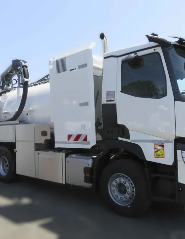 HYDROCUREUSE RIVARD SUR RENAULT TRUCKS