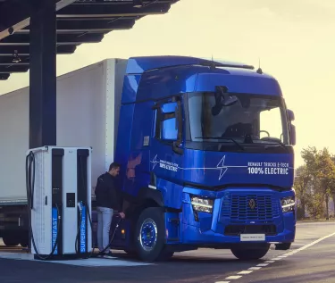 Renault Trucks E-Tech T en charge à la station